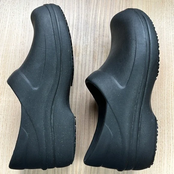 CROCS ON THE CLOCK LITERIDE SLIP RESISTANT WORK SLIP-ON - Picture 4 of 5